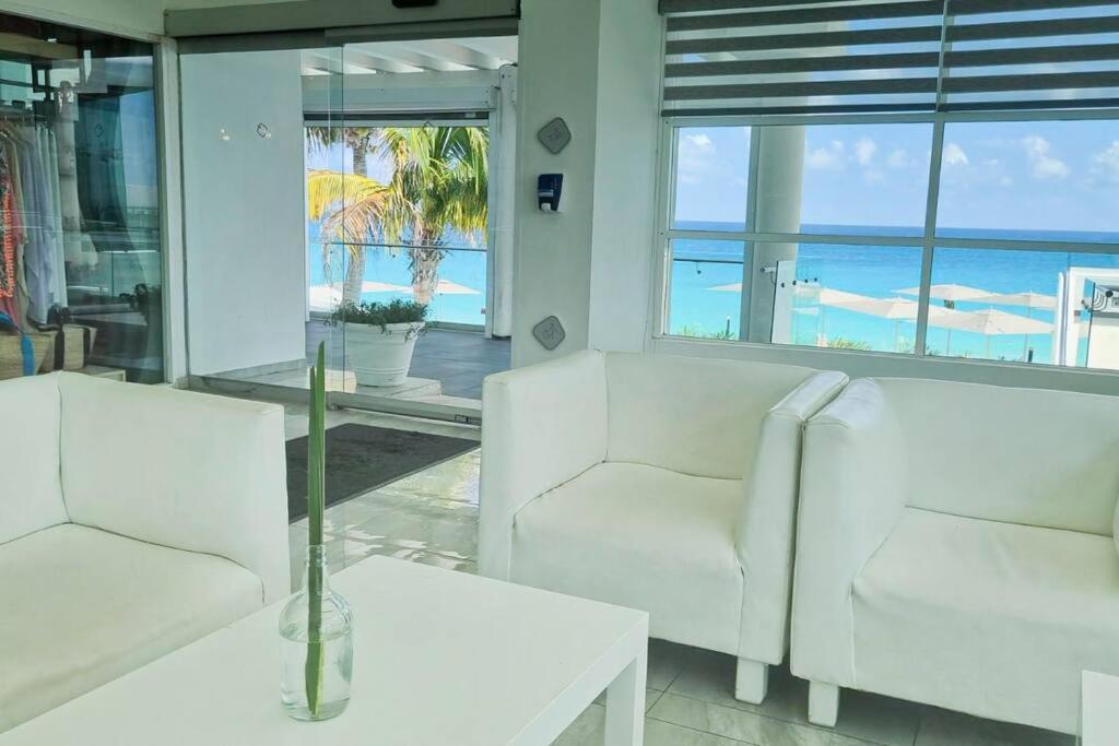 Luxury Ocean Front Apartment, 2 Bedroom Beach, Gym, * Cancún