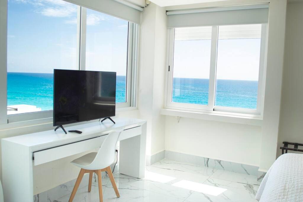 Luxury Ocean Front Apartment, 2 Bedroom Beach, Gym, Apartamento *