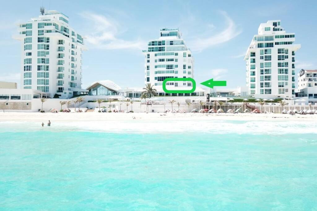 Luxury Ocean Front Apartment, 2 Bedroom Beach, Gym,