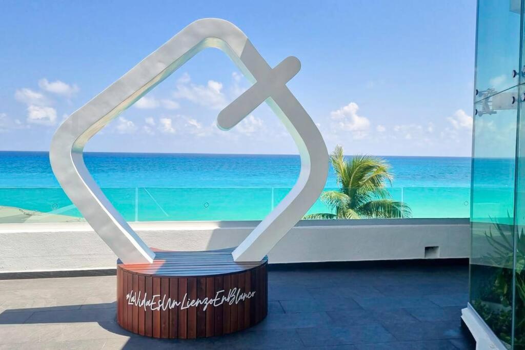 Luxury Ocean Front Apartment, 2 Bedroom Beach, Gym, Apartamento *