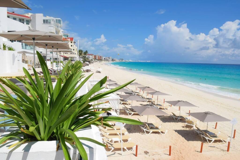 Luxury Ocean Front Apartment, 2 Bedroom Beach, Gym, Apartamento