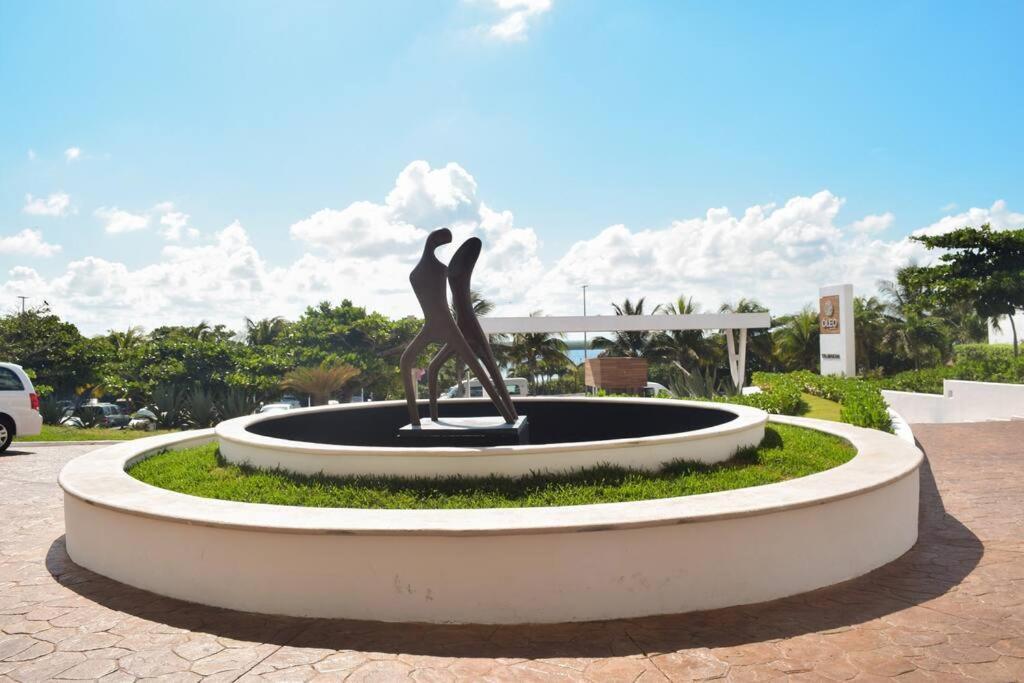 Luxury Ocean Front Apartment, 2 Bedroom Beach, Gym, *