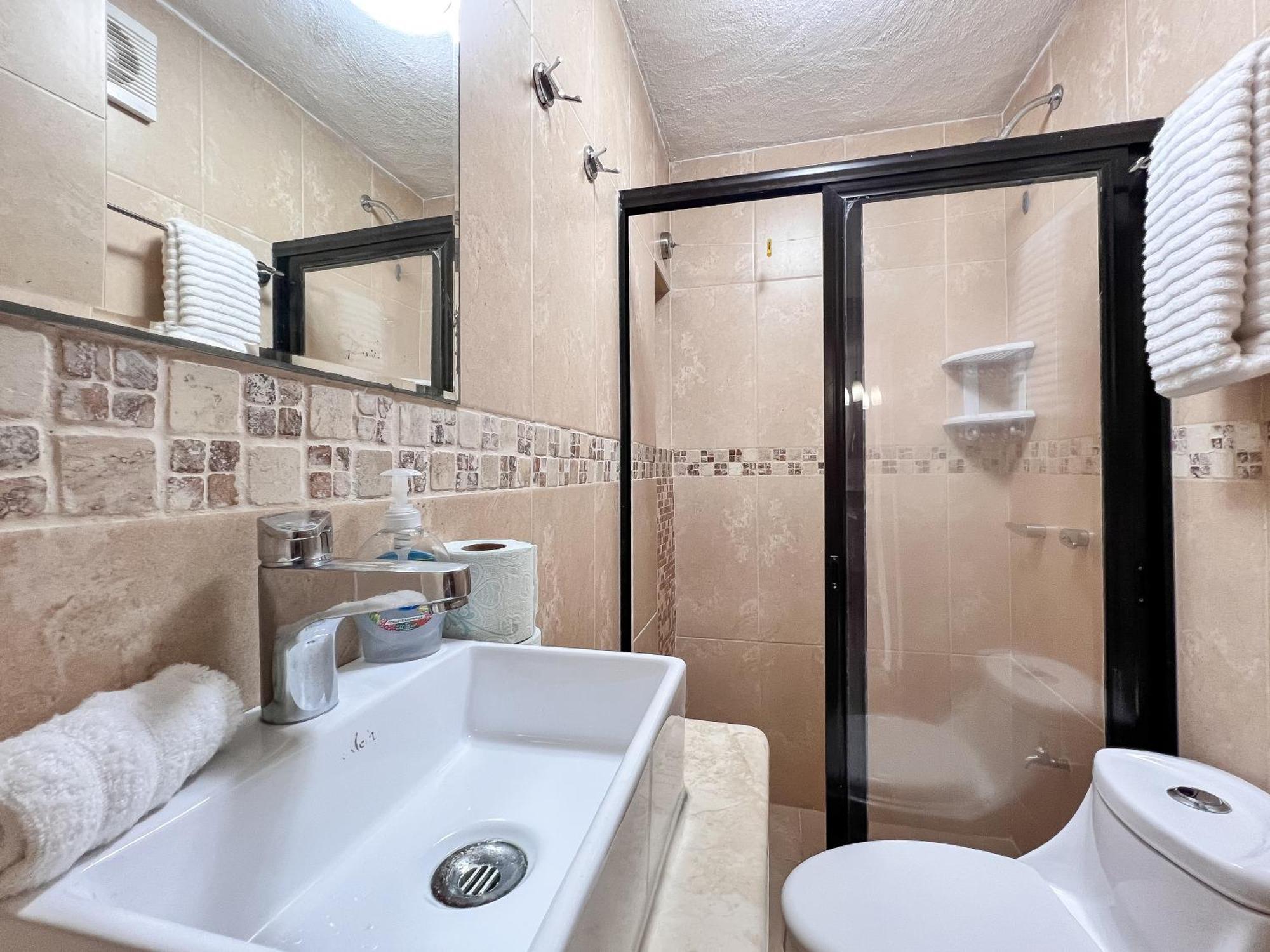 Mar De Cancun, Beautiful 2br 2ba Overlooking Spectacular View! * Cancún