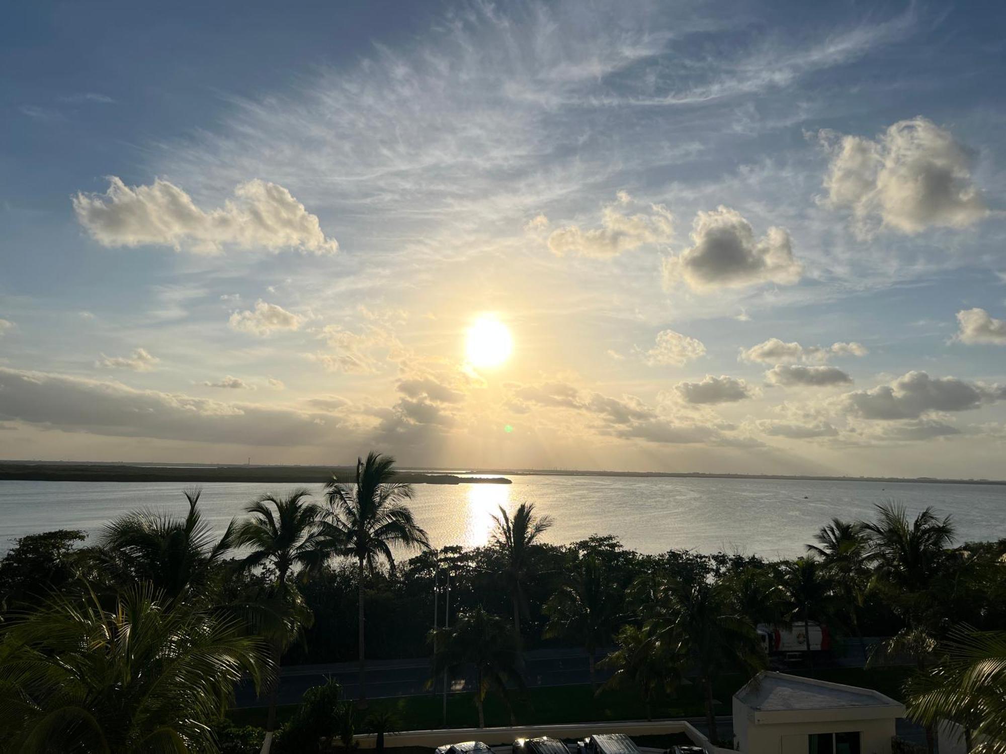 Ova * Cancún