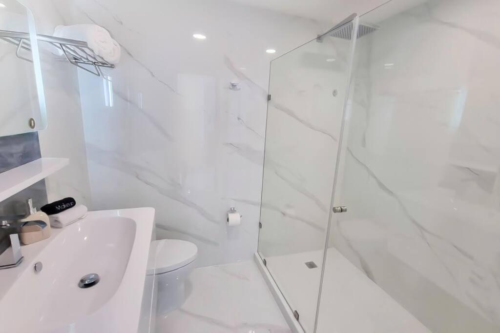 Brand New At The Beach, Sunset View Apartment *