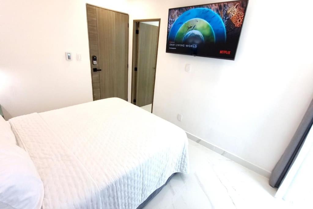 Recien Remodelado Estudio En La Playa, Piscina, Gimnasio, 4d Apartamento