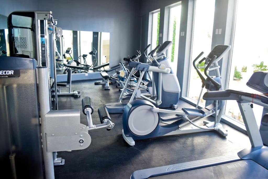 Recien Remodelado Estudio En La Playa, Piscina, Gimnasio, 4d *