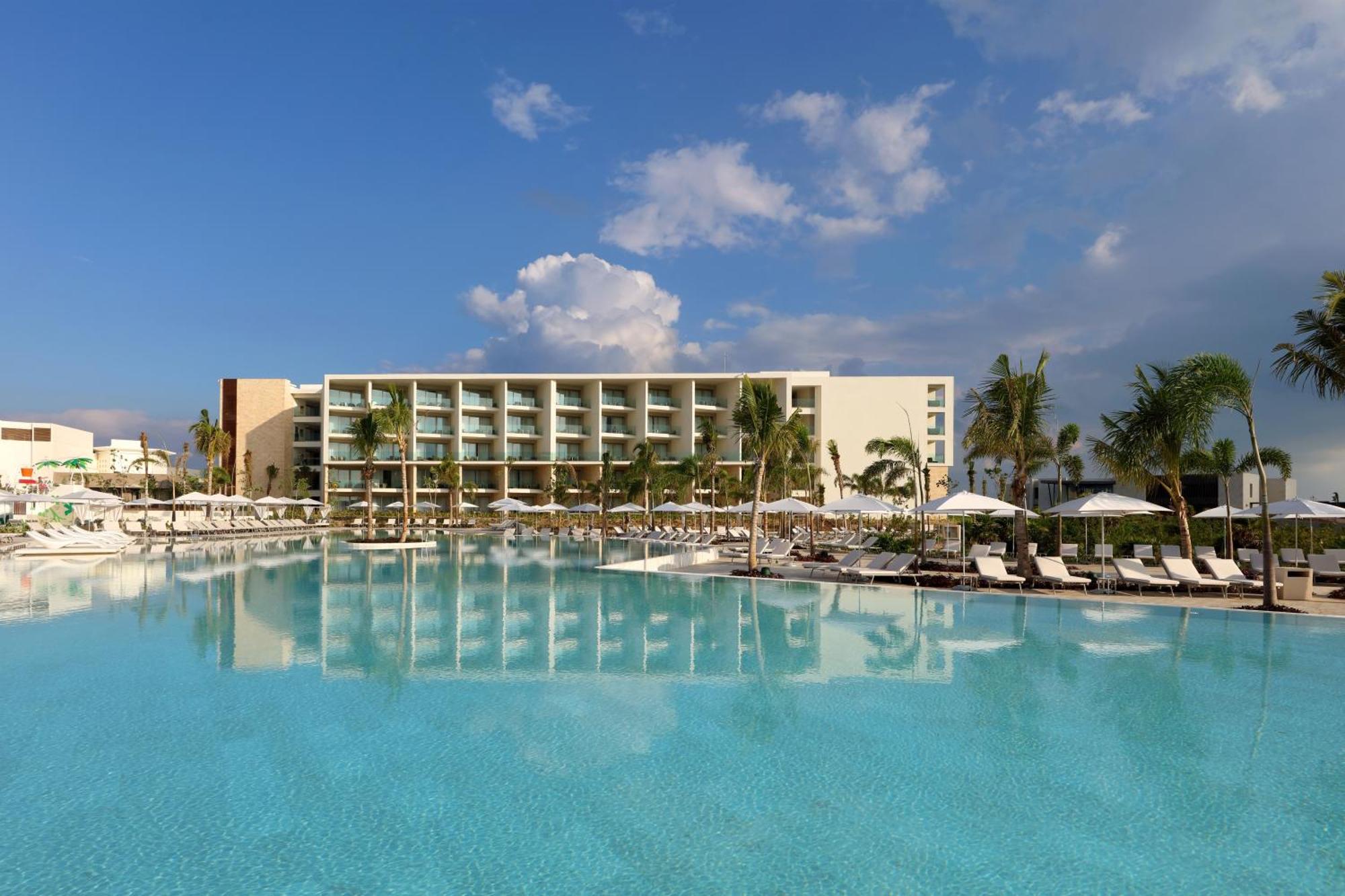 Resort Family Selection At Grand Palladium Select Costa Mujeres 5*