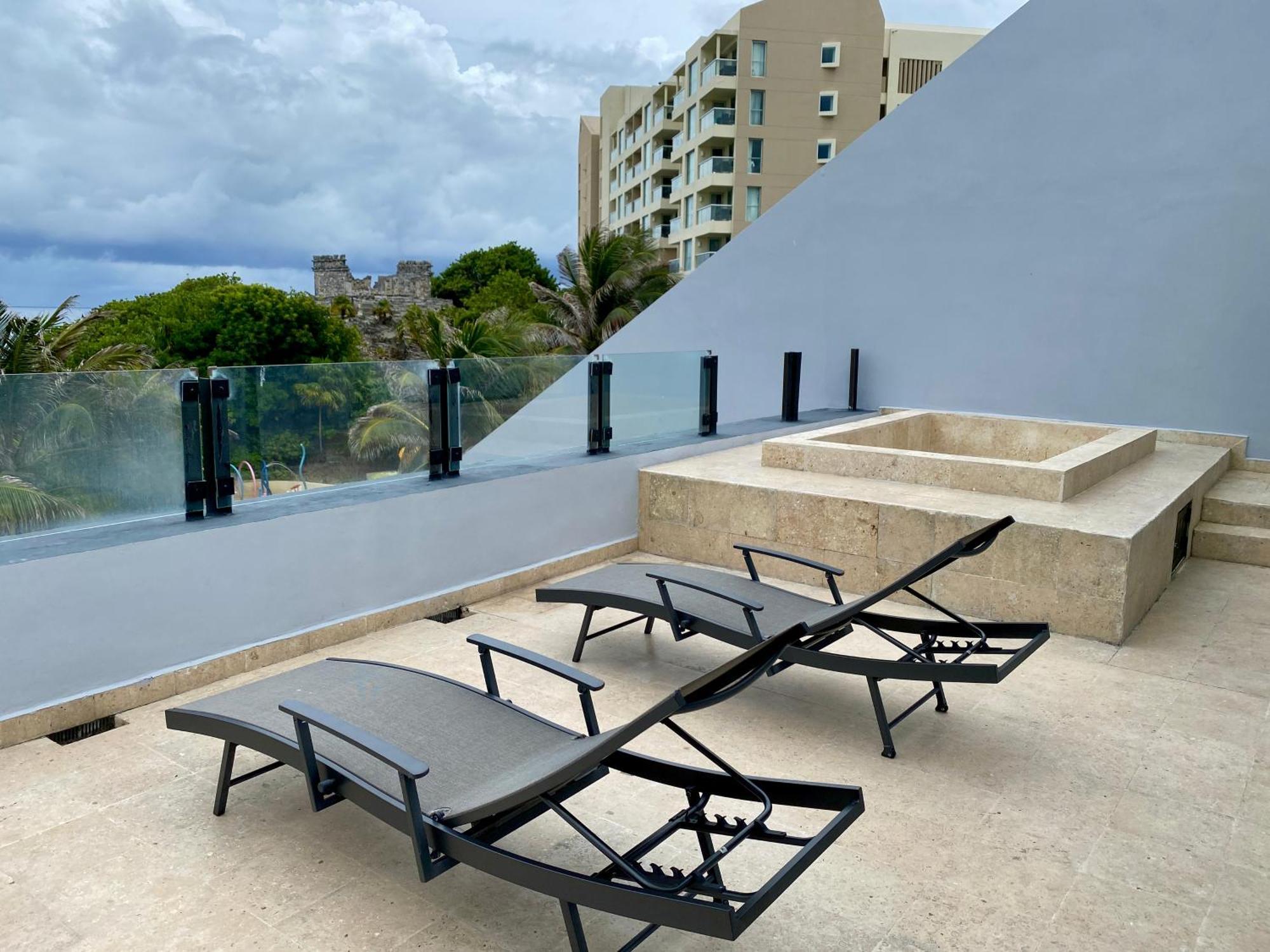 In Ocean Front Apartahotel 3*