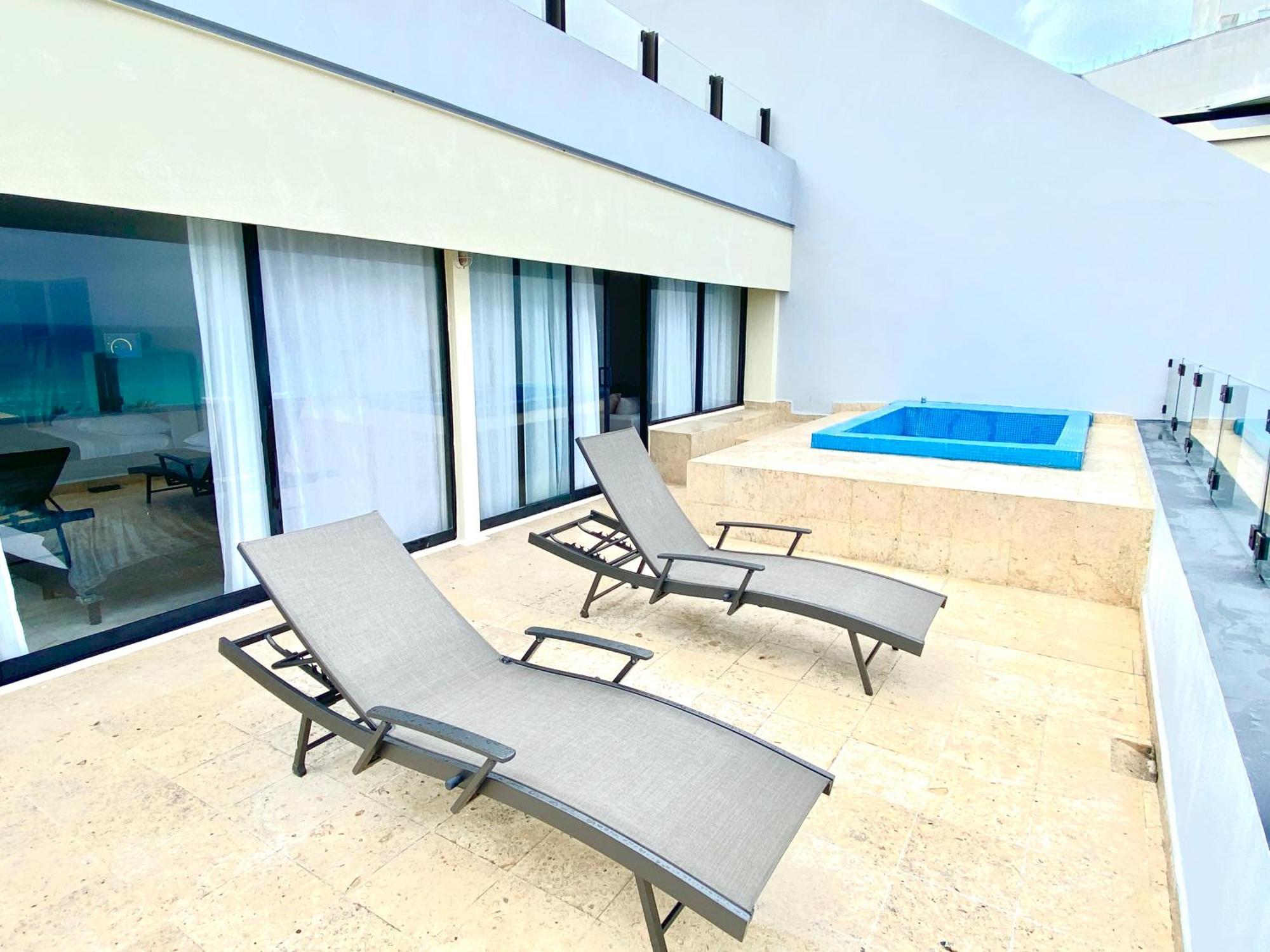 In Ocean Front Apartahotel
