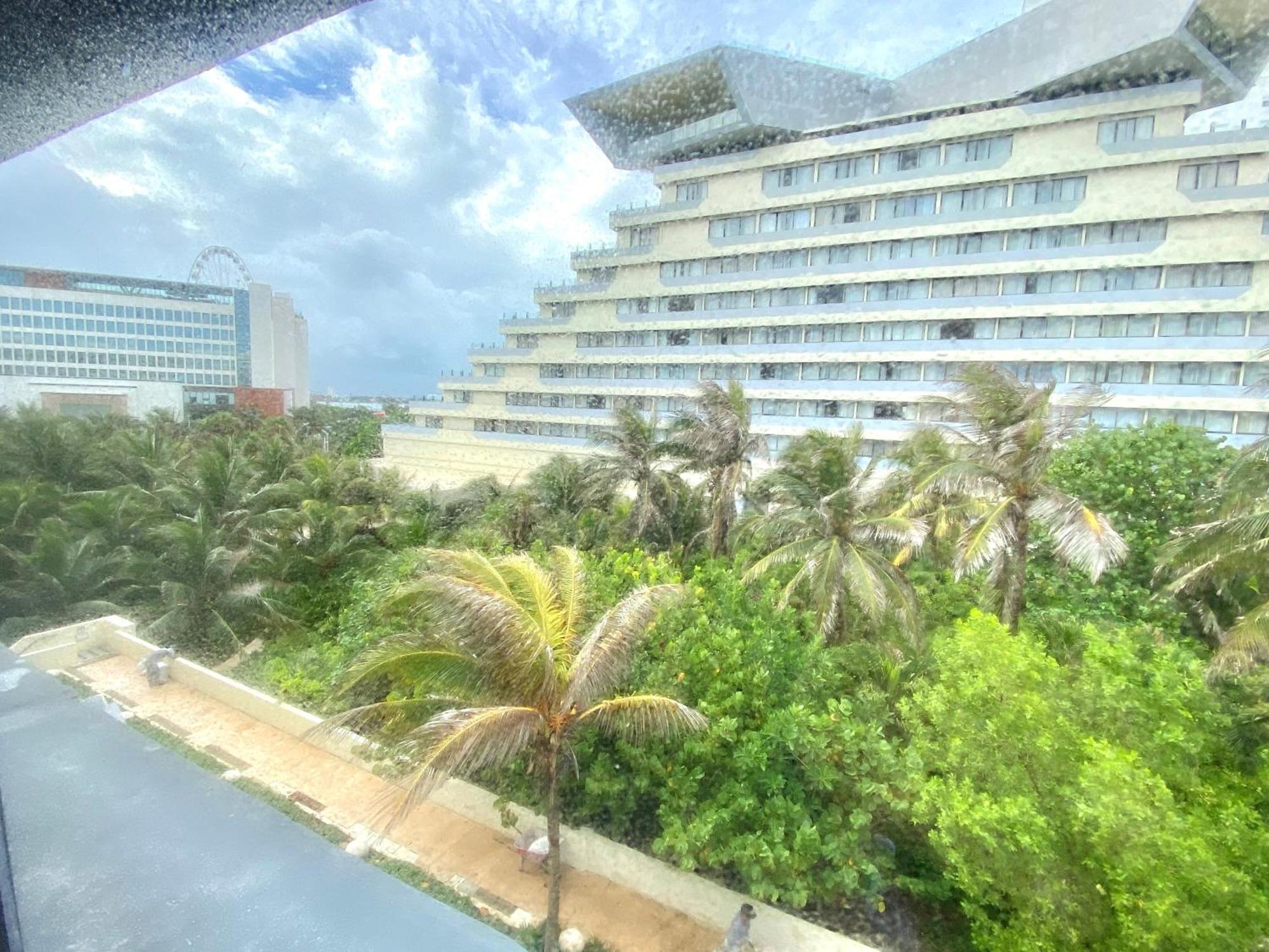 In Ocean Front Apartahotel