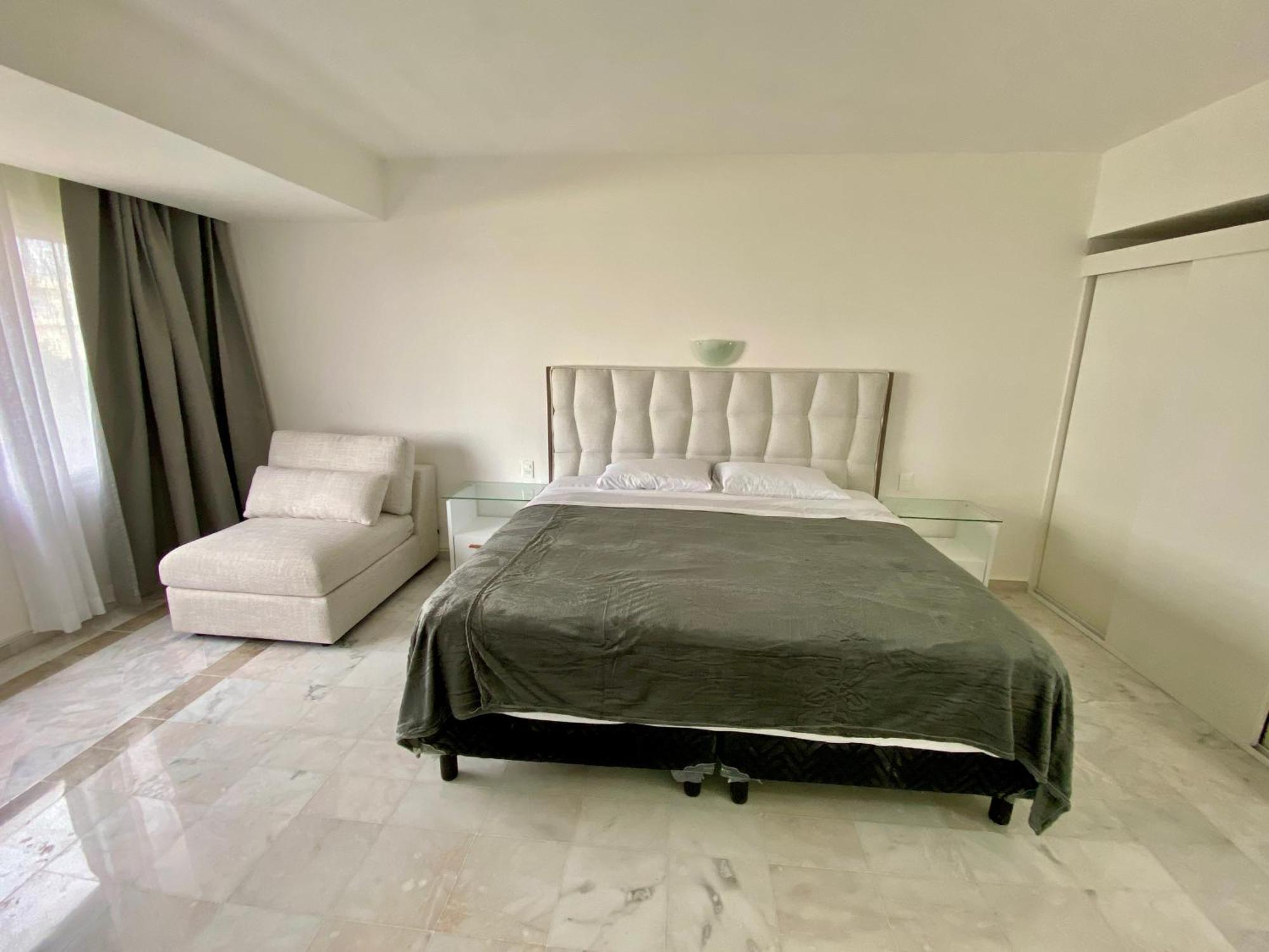 Apartahotel In Ocean Front 3*