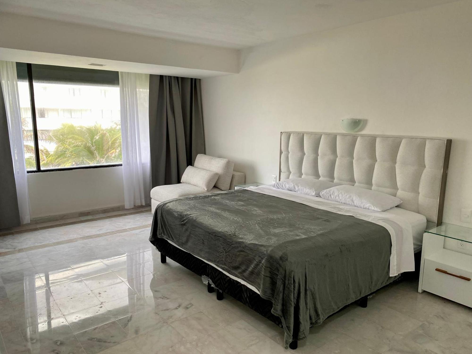 In Ocean Front Apartahotel 3*