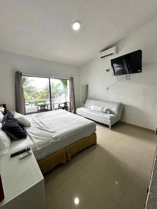 Apartment Spacious Two-story In Zone Location, Just 5 Minutes From Nightlife And Tourist Hotspots *