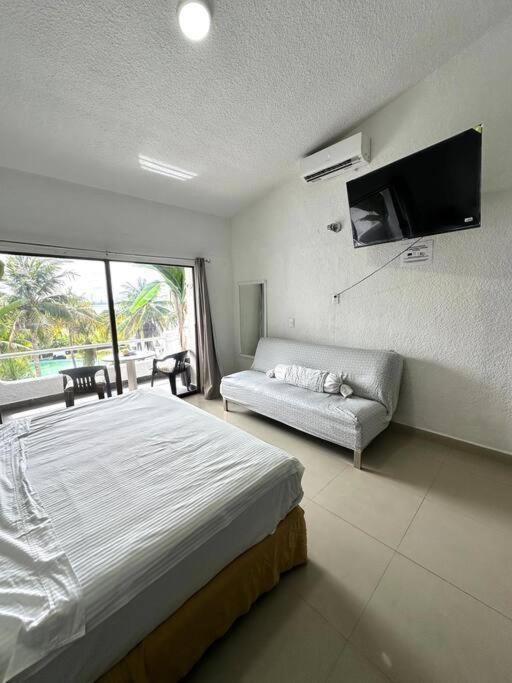 Spacious Two-story In Zone Location, Just 5 Minutes From Nightlife And Tourist Hotspots Apartment *