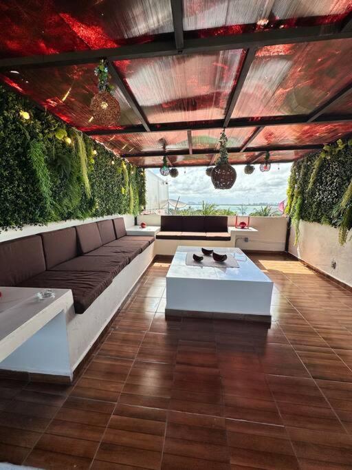 Spacious Two-story In Zone Location, Just 5 Minutes From Nightlife And Tourist Hotspots Apartment