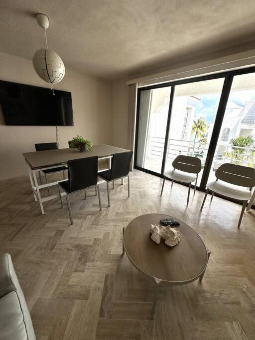 Luxurious Lagoon-front In Zone Tranquility Meets Elegance Near Attractions And Beaches *