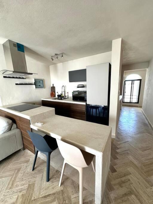 Luxurious Lagoon-front In Zone Tranquility Meets Elegance Near Attractions And Beaches Apartment Cancun