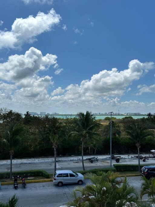 Apartment Luxurious Lagoon-front In Zone Tranquility Meets Elegance Near Attractions And Beaches