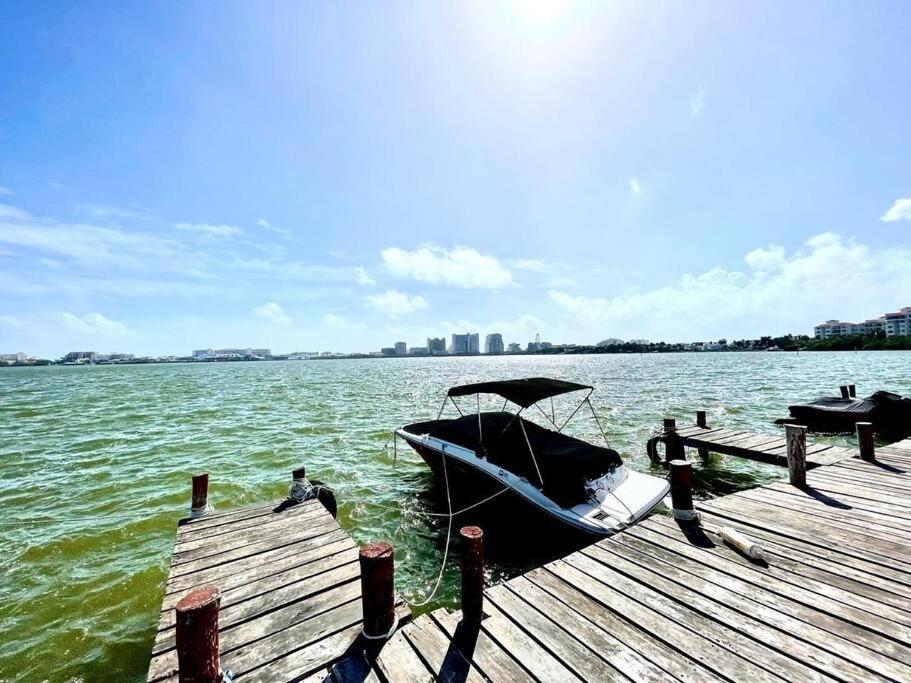 Luxurious Lagoon-front In Zone Tranquility Meets Elegance Near Attractions And Beaches