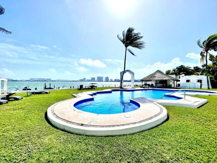 Apartment Luxurious Lagoon-front In Zone Tranquility Meets Elegance Near Attractions And Beaches Cancun