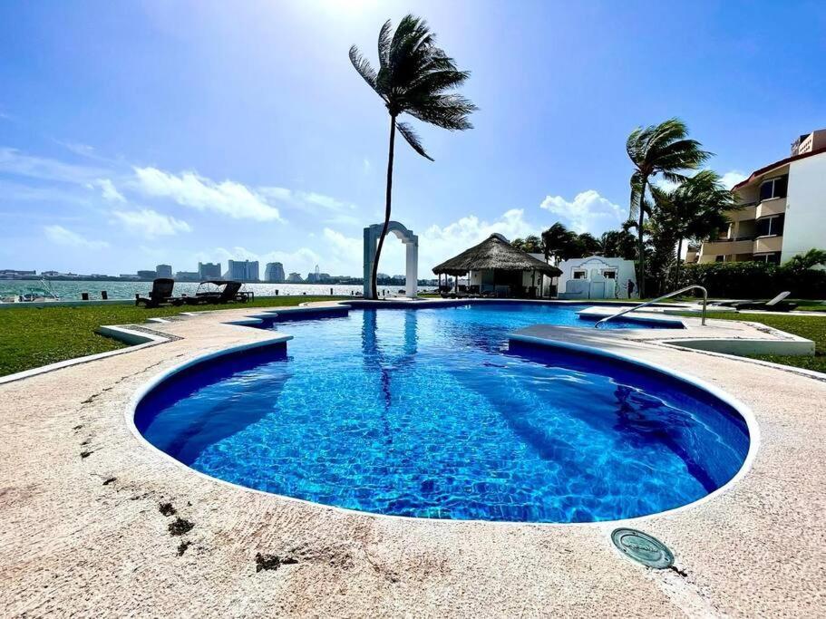 Luxurious Lagoon-front In Zone Tranquility Meets Elegance Near Attractions And Beaches *
