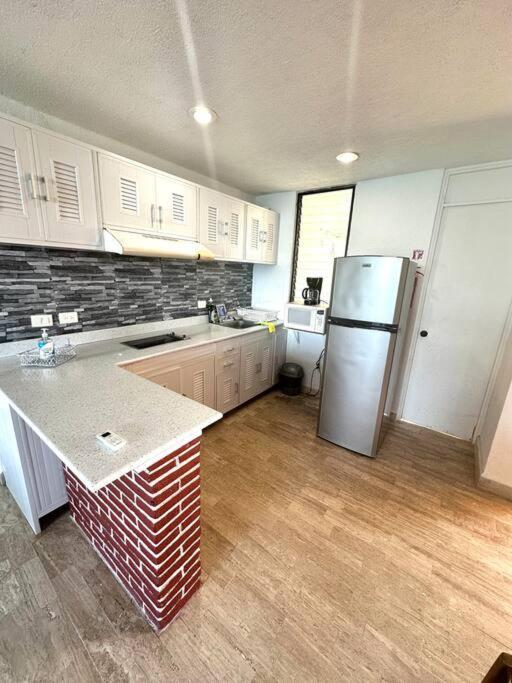 Apartment Escape To Serenity By The Sea! Beachfront With Pool, Just 5 Minutes From The Ferry *