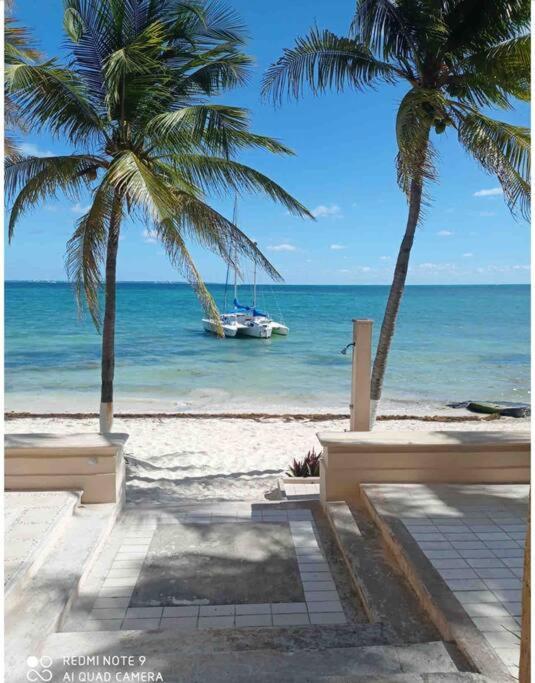 Beautiful Beachfront With Pool Relaxing Getaway * Cancun
