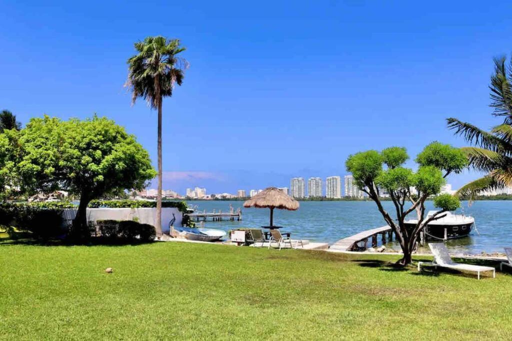 Prime Lagoonfront In Zone - Walk To Beaches & Nightlife Cancun