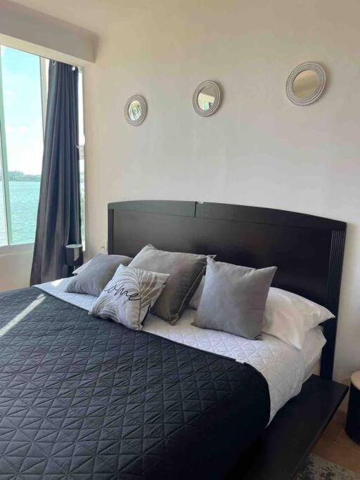 Prime Lagoonfront In Zone - Walk To Beaches & Nightlife Cancun