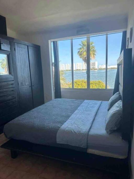 Prime Lagoonfront In Zone - Walk To Beaches & Nightlife Cancun