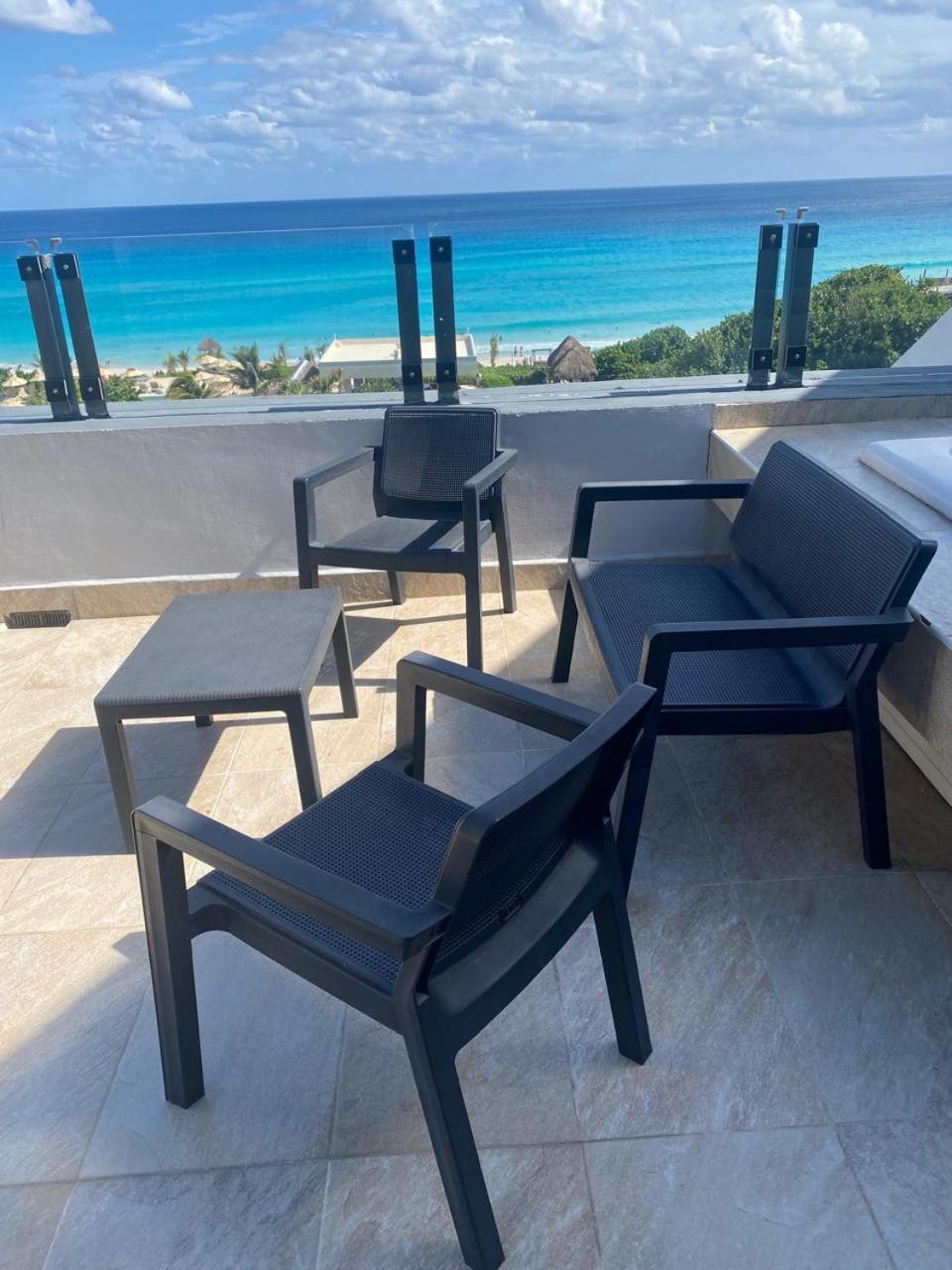 Fabulous Oceanview Access To & Pools Holiday home Cancun