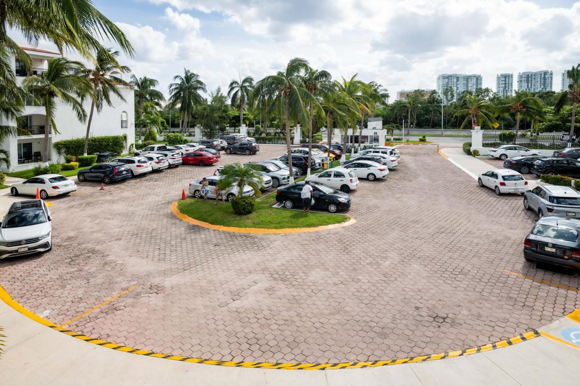 Oceanfront In Complex Apartahotel *