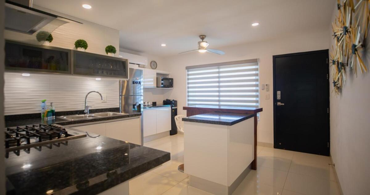 Apartment Penthouse Ocean & Lagoon Views, New Listing