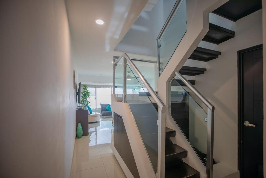 Penthouse Ocean & Lagoon Views, New Listing
