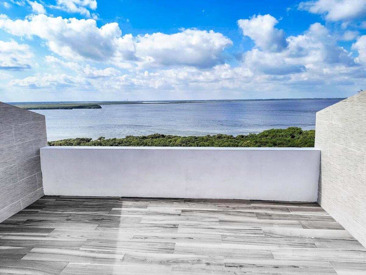 Apartment Penthouse Ocean & Lagoon Views, New Listing *