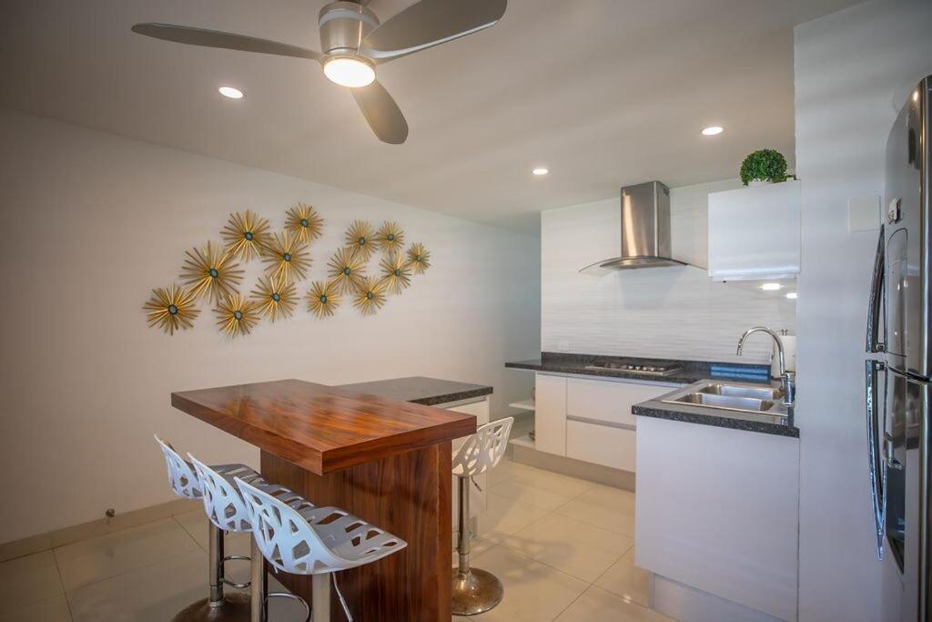 Penthouse Ocean & Lagoon Views, New Listing Apartment