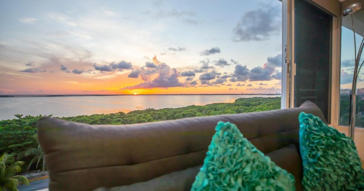 Penthouse Ocean & Lagoon Views, New Listing *