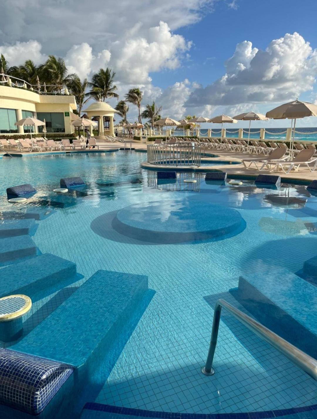 Aparthotel Luxury Ocean Front With Activities & Entertainment
