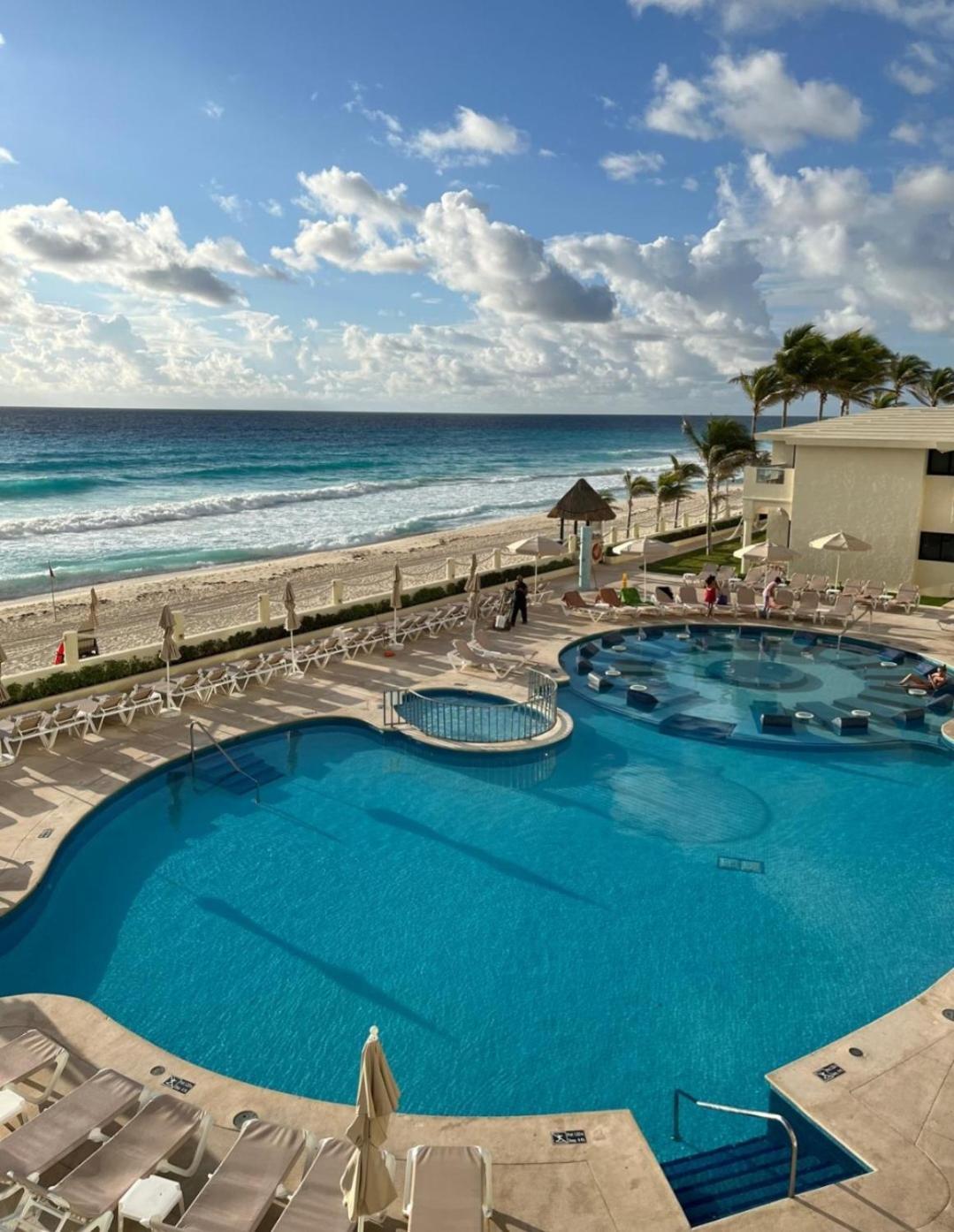 Luxury Ocean Front With Activities & Entertainment * Cancun