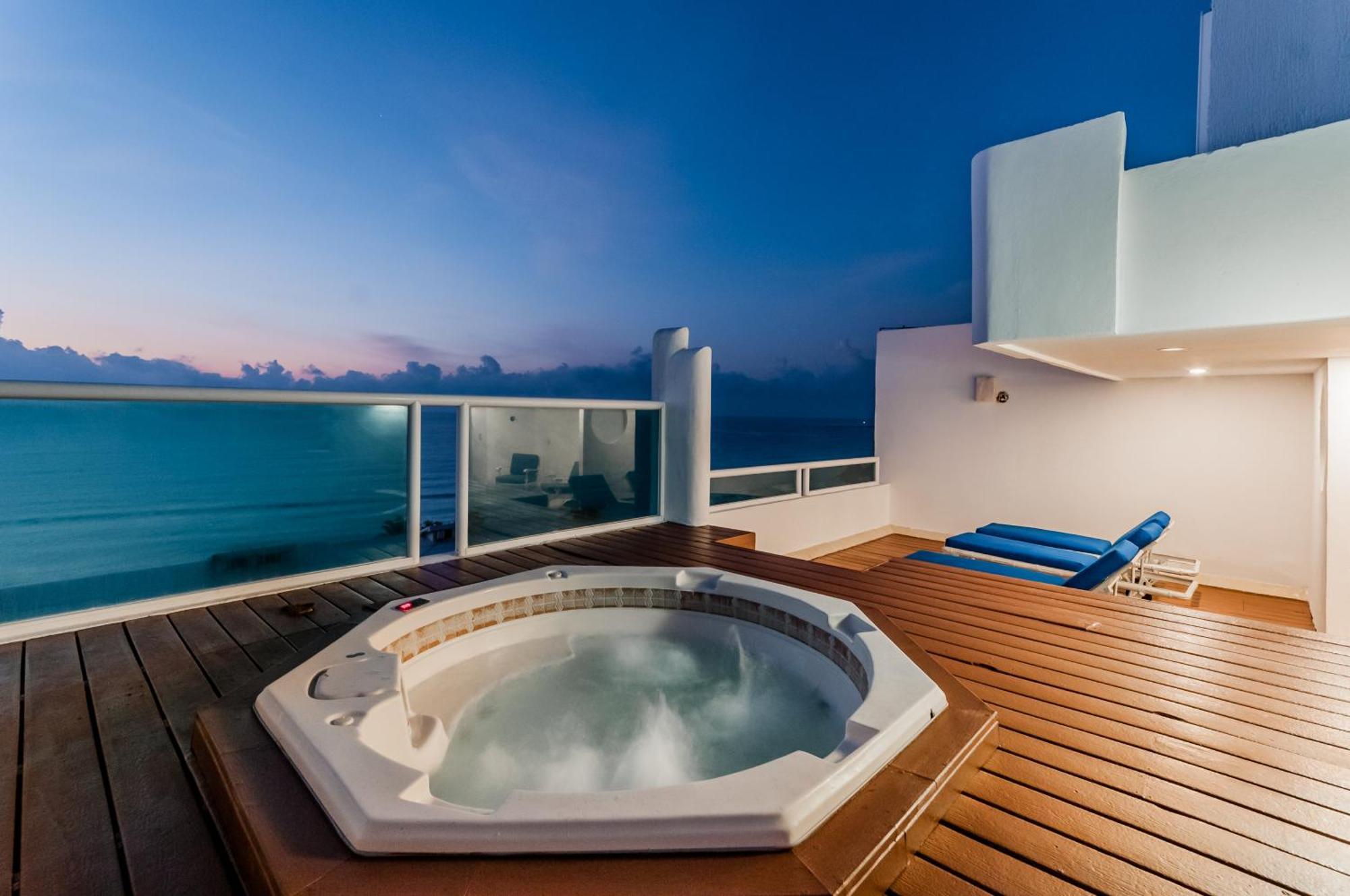 Apartahotel Brisas Beachfront Penthouses Cancún