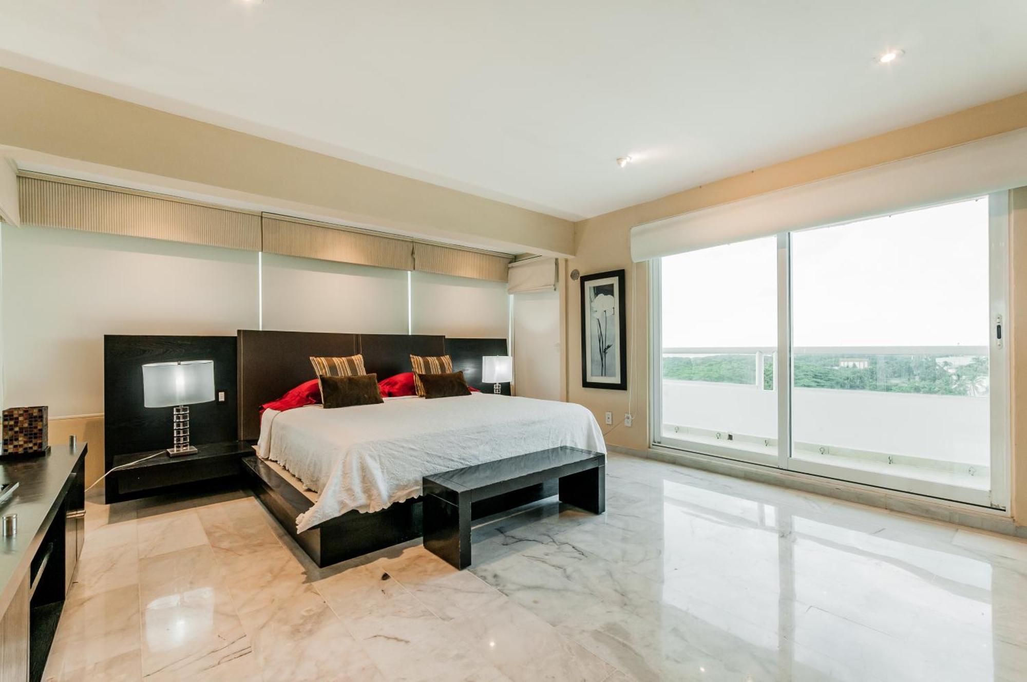 Apartahotel Brisas Beachfront Penthouses 4*