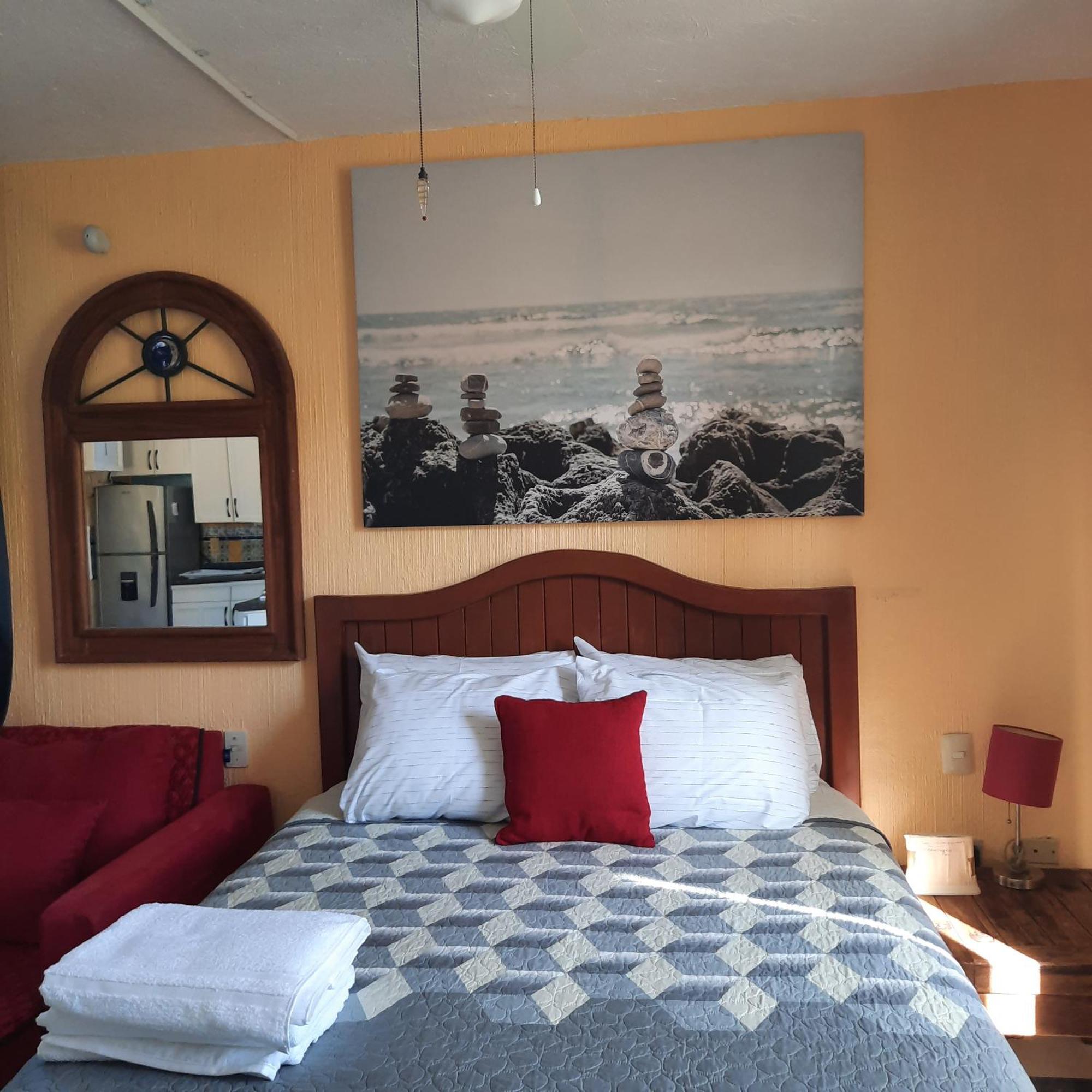 Aparthotel & *
