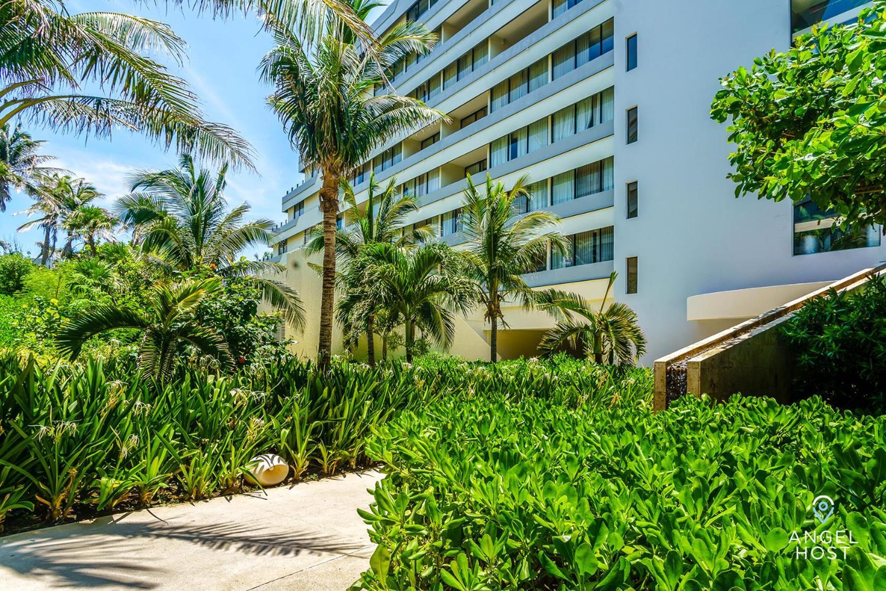Fabulous Oceanview Access To & Pools Holiday home Cancun