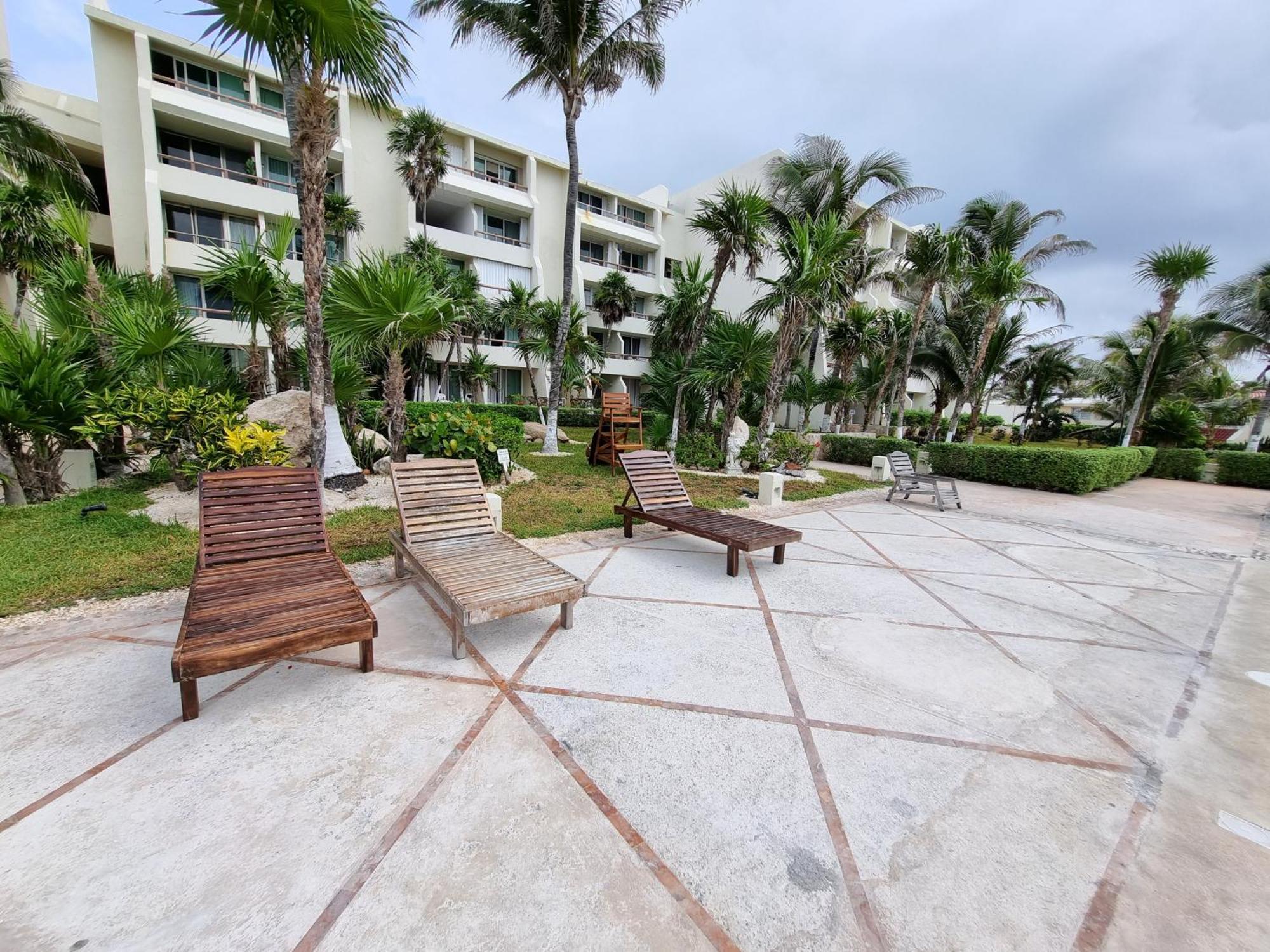 Ocean Front Apartahotel Cancún
