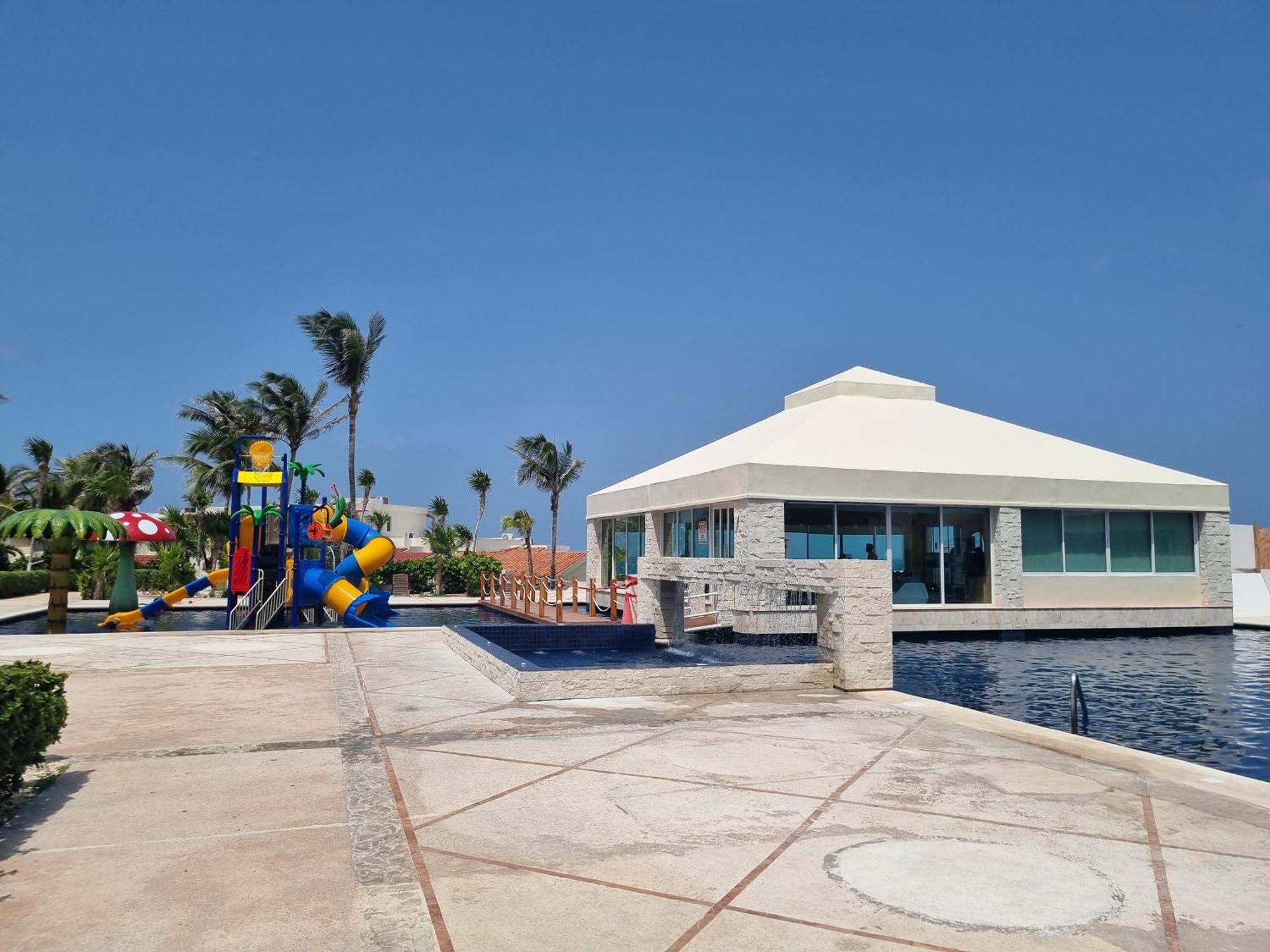 Apartahotel Ocean Front 4*