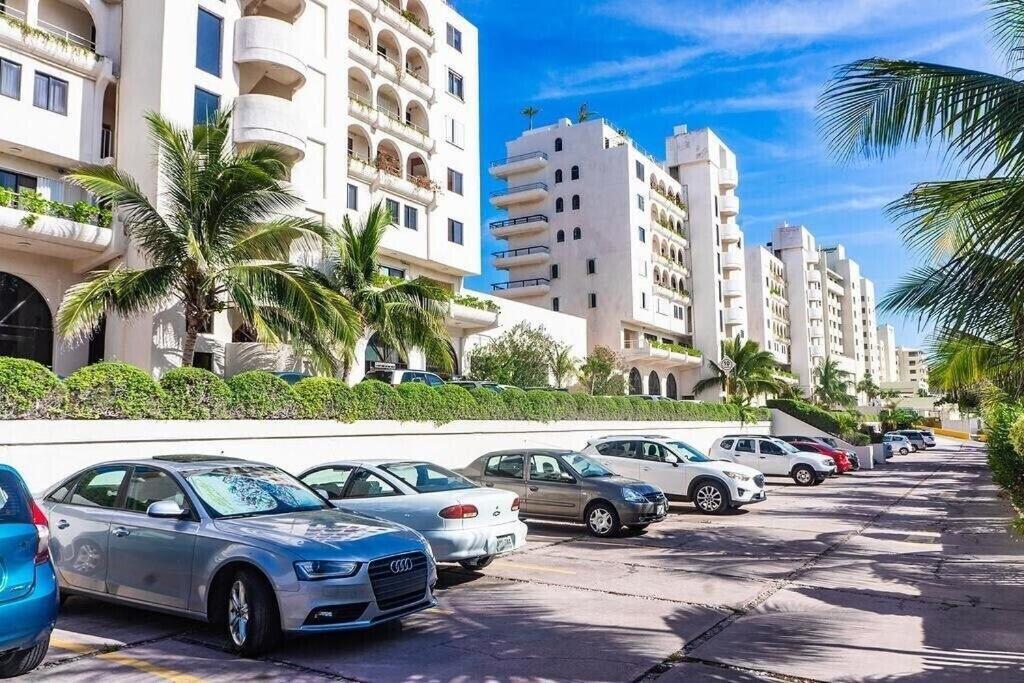 Apartment Cancun Hotel Zone - 2 Bedroom Beachfront, Bright And Spacious
