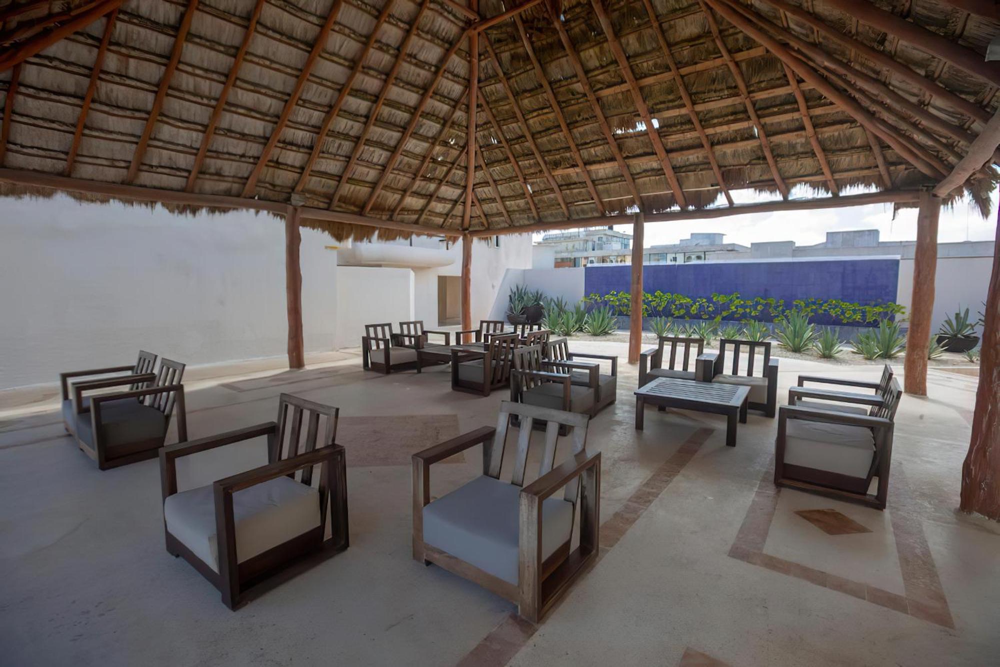 Cancun Hotel Zone - 2 Bedroom Beachfront, Bright And Spacious * Cancun