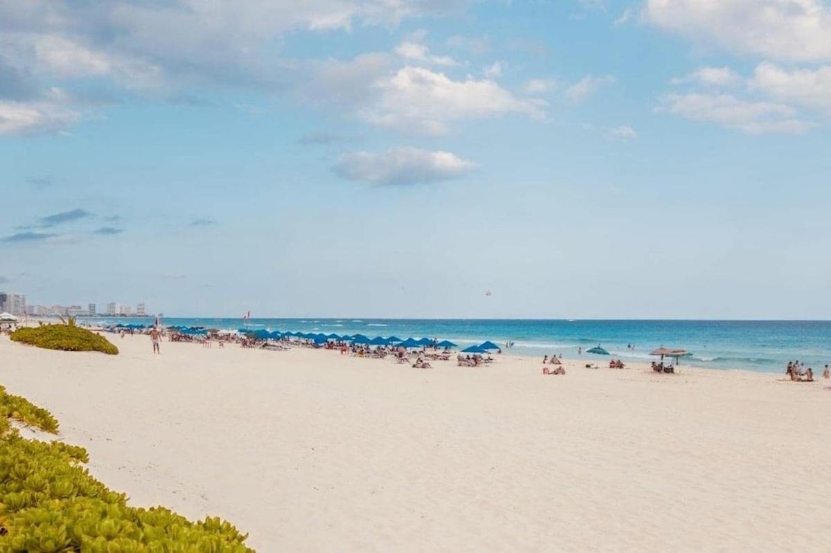 Cancun Hotel Zone - 2 Bedroom Beachfront, Bright And Spacious