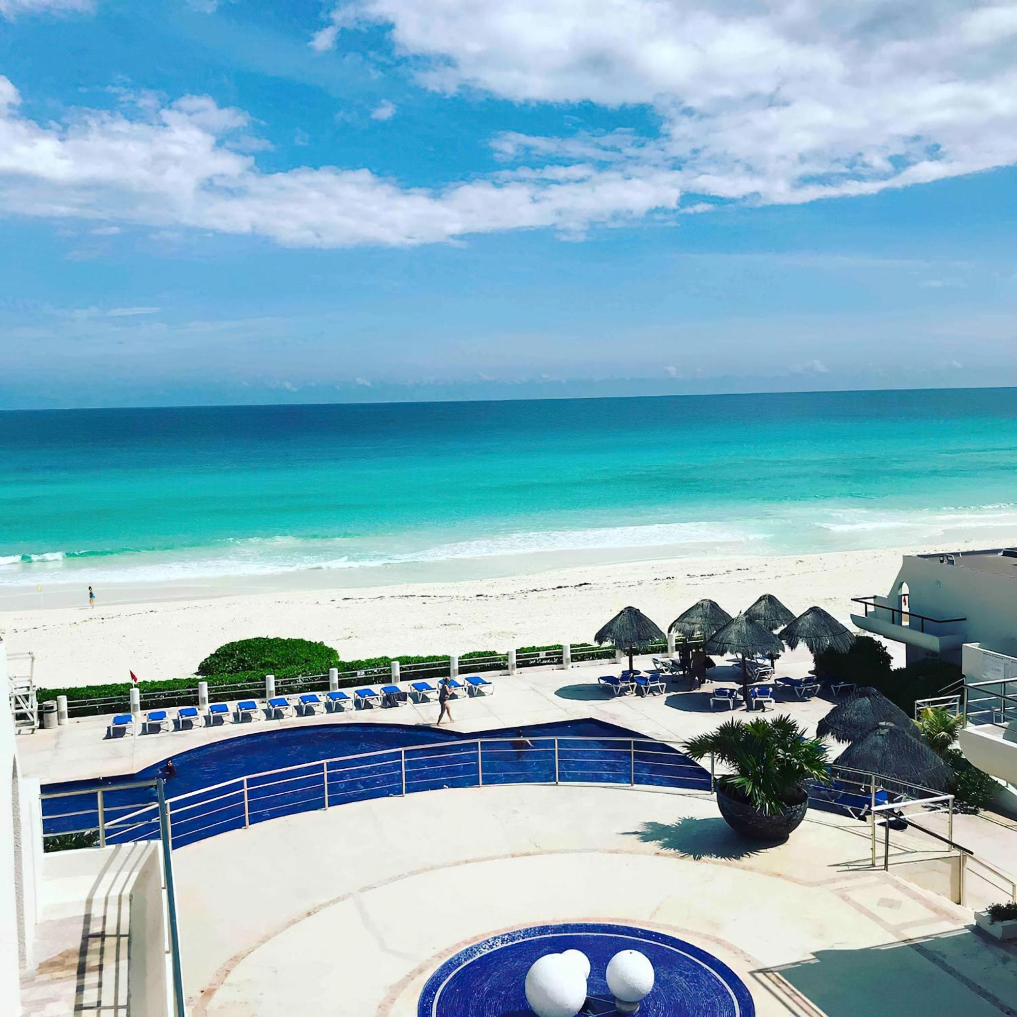 Cancun Hotel Zone - 2 Bedroom Beachfront, Bright And Spacious